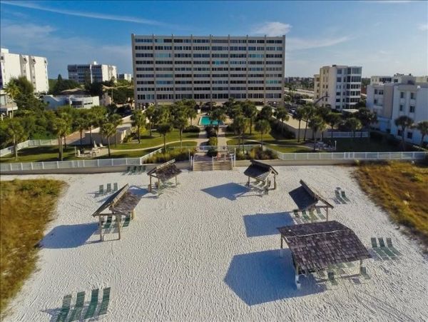 Sarasota Beachfront Vacation Condo Communal Pool Sleeps 4