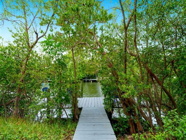 Anna Maria Bayfront Vacation Home With Pool Sleeps 6 Guests