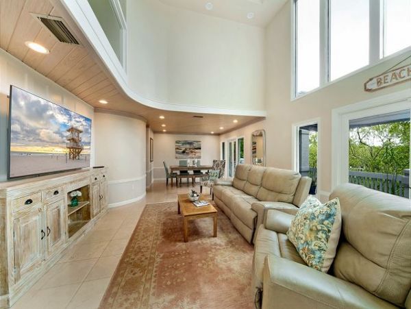 Anna Maria Bayfront Vacation Home With Pool Sleeps 6 Guests
