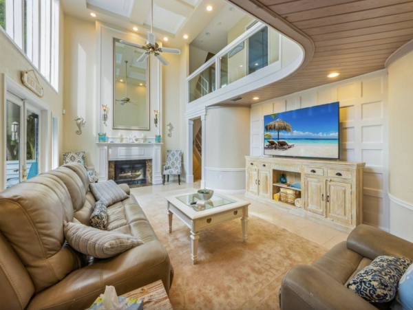 Anna Maria Bayfront Vacation Home With Pool Sleeps 6 Guests