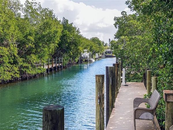 Sanibel Charming Vacation Home With Pool Sleeps 6 Guests