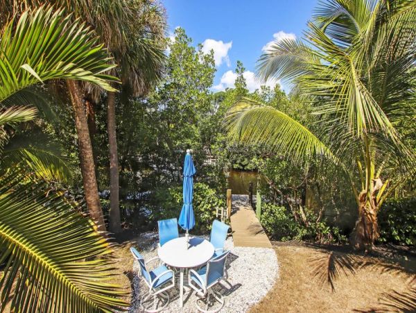 Sanibel Charming Vacation Home With Pool Sleeps 6 Guests