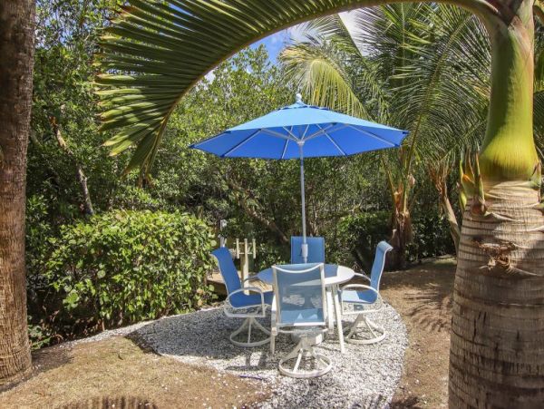 Sanibel Charming Vacation Home With Pool Sleeps 6 Guests