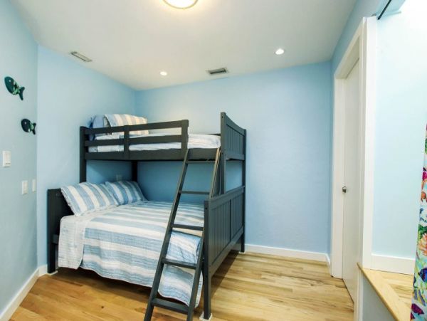 Sanibel Charming Vacation Home With Pool Sleeps 6 Guests
