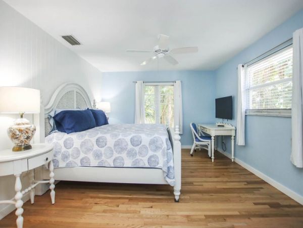 Sanibel Charming Vacation Home With Pool Sleeps 6 Guests