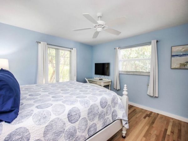 Sanibel Charming Vacation Home With Pool Sleeps 6 Guests
