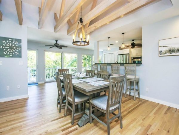 Sanibel Charming Vacation Home With Pool Sleeps 6 Guests