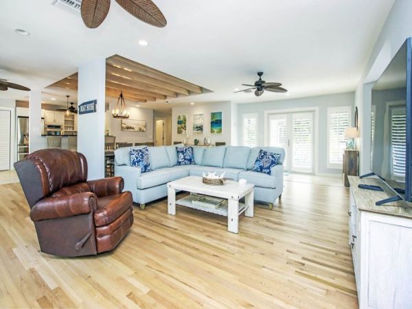Sanibel Charming Vacation Home With Pool Sleeps 6 Guests