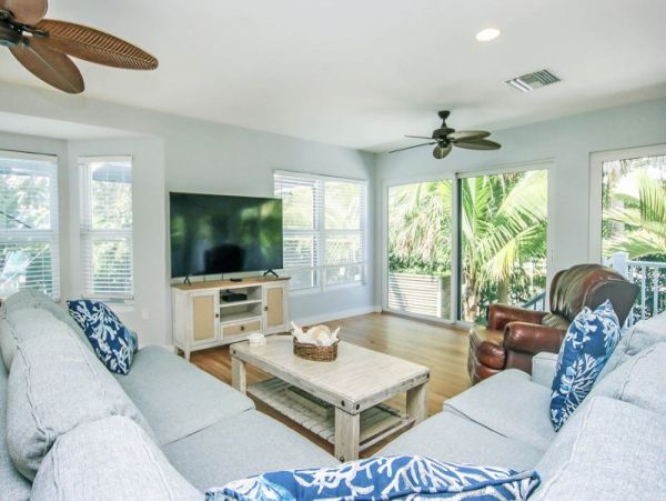 Sanibel Charming Vacation Home With Pool Sleeps 6 Guests