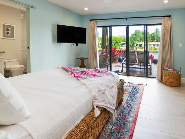 Waterfront Home in Fort Lauderdale With Private Pool & Dock