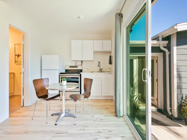 Walk to Beach La Jolla Vacation Home Four Bedrooms Sleeps 12