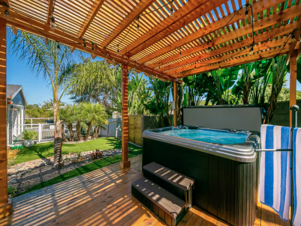 Walk to Beach La Jolla Vacation Home Four Bedrooms Sleeps 12