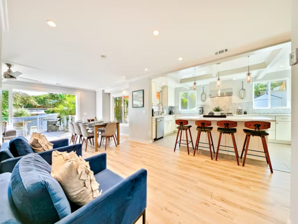 Walk to Beach La Jolla Vacation Home Four Bedrooms Sleeps 12