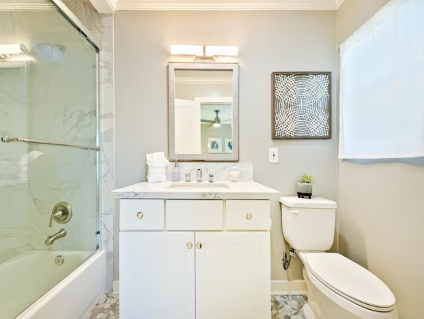 Walk to Beach La Jolla Vacation Home Four Bedrooms Sleeps 12