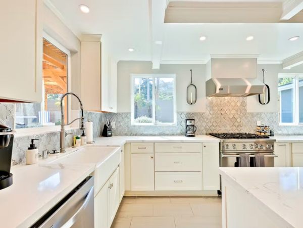 Walk to Beach La Jolla Vacation Home Four Bedrooms Sleeps 12