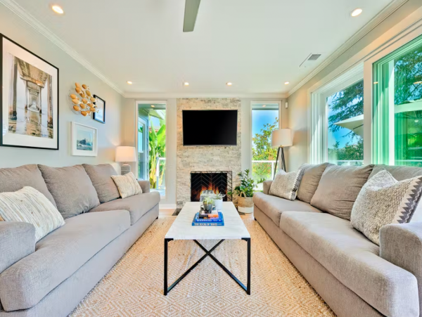 Walk to Beach La Jolla Vacation Home Four Bedrooms Sleeps 12