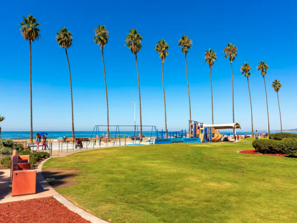 Walk to Beach La Jolla Vacation Home Four Bedrooms Sleeps 12
