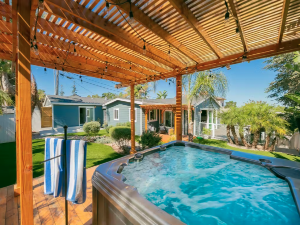 Walk to Beach La Jolla Vacation Home Four Bedrooms Sleeps 12