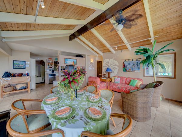 Stunning Views Four Bedroom Ninole Vacation Home Sleeps 8