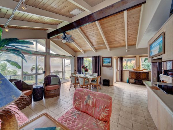 Stunning Views Four Bedroom Ninole Vacation Home Sleeps 8