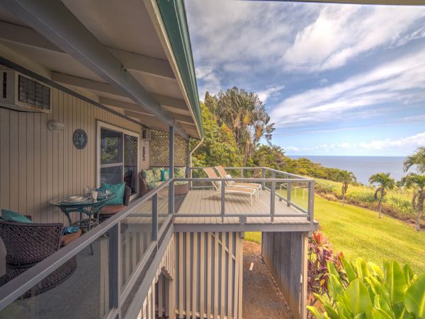 Stunning Views Four Bedroom Ninole Vacation Home Sleeps 8