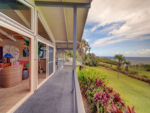Stunning Views Four Bedroom Ninole Vacation Home Sleeps 8