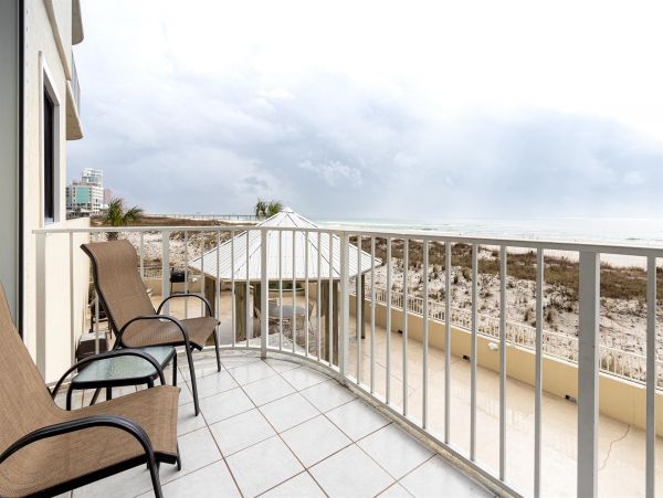 2 Bedroom 2 Bathroom Gulf front Condo with Balcony