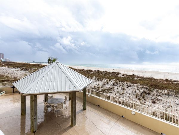 2 Bedroom 2 Bathroom Gulf front Condo with Balcony