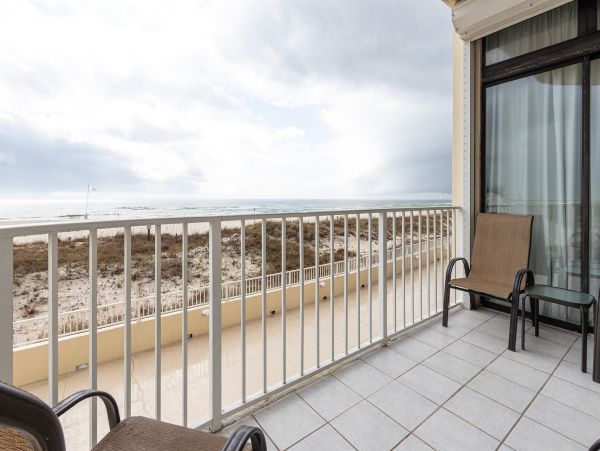 2 Bedroom 2 Bathroom Gulf front Condo with Balcony