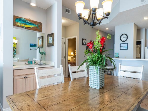2 Bedroom 2 Bathroom Gulf front Condo with Balcony