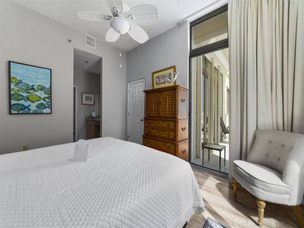 2 Bedroom 2 Bathroom Gulf front Condo with Balcony