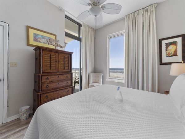2 Bedroom 2 Bathroom Gulf front Condo with Balcony
