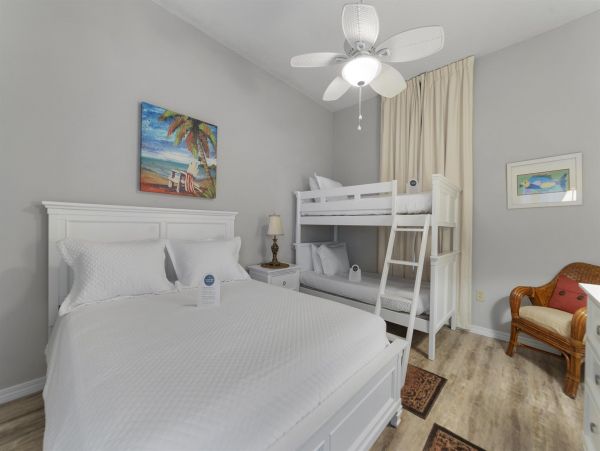 2 Bedroom 2 Bathroom Gulf front Condo with Balcony