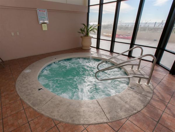 2 Bedroom 2 Bathroom Gulf front Condo with Balcony