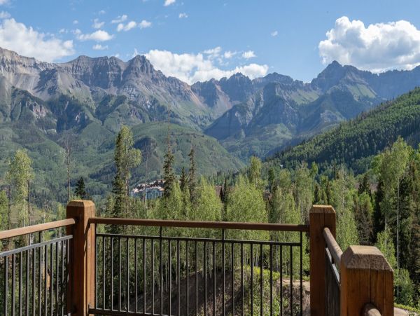 Mountain Village Luxury Vacation Home Ski In/Out 16 Guests