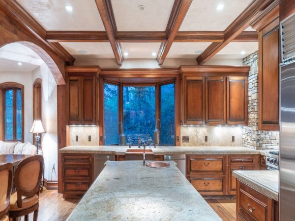 Mountain Village Luxury Vacation Home Ski In/Out 16 Guests
