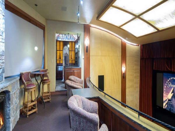 Mountain Village Luxury Vacation Home Ski In/Out 16 Guests