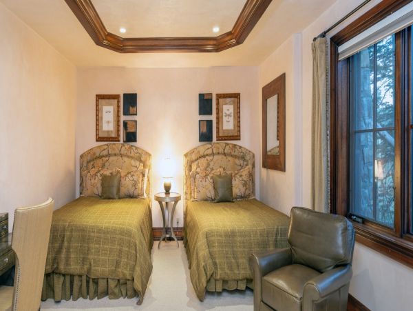 Mountain Village Luxury Vacation Home Ski In/Out 16 Guests