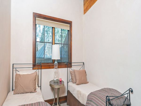 Mountain Village Luxury Vacation Home Ski In/Out 16 Guests