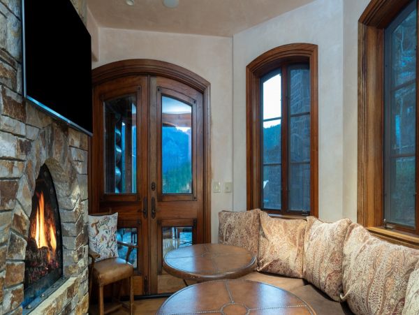 Mountain Village Luxury Vacation Home Ski In/Out 16 Guests