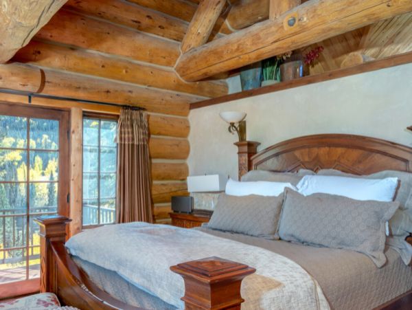 Ski-out/Walk-in 7 Bedrooms Rental Home in Mountain Village