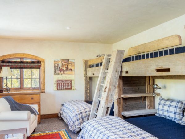 Ski-out/Walk-in 7 Bedrooms Rental Home in Mountain Village