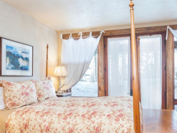 Ski-out/Walk-in 7 Bedrooms Rental Home in Mountain Village