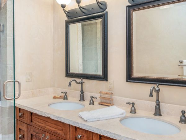 Ski-out/Walk-in 7 Bedrooms Rental Home in Mountain Village