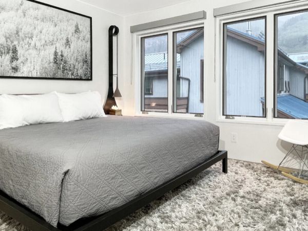 Sleek Telluride Four Bedroom Rental Home Walk To Ski Lifts