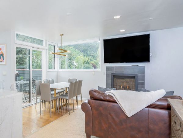 Telluride Charming Vacation Condo Mountain Views 10 Guests