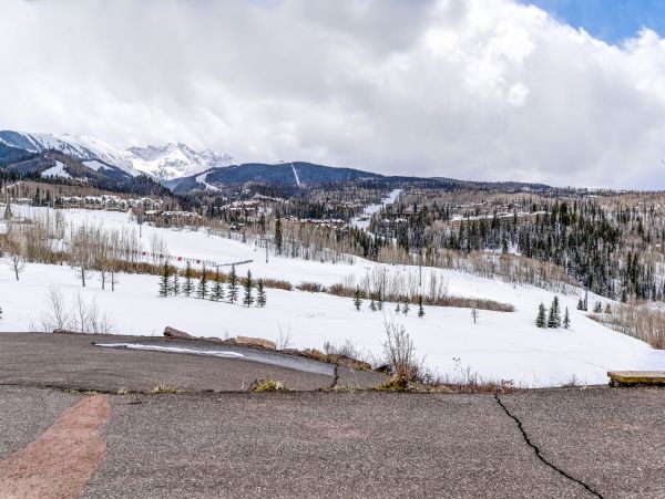 Walk to Lift Four Bedroom Rental Home in Telluride