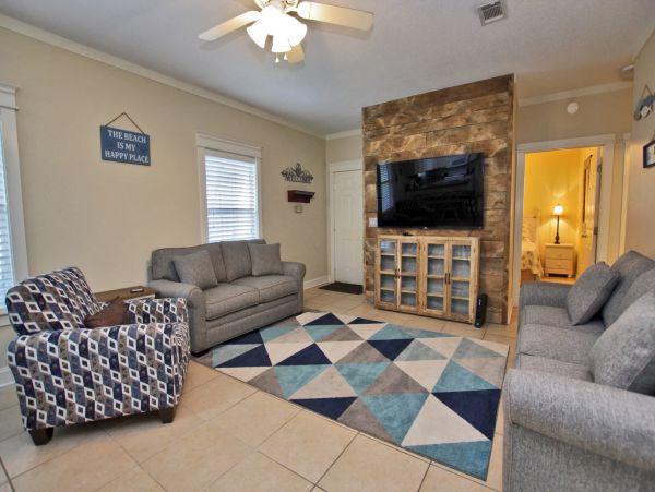 3 Bedroom Vacation Villa in Orange Beach with Communal Pool