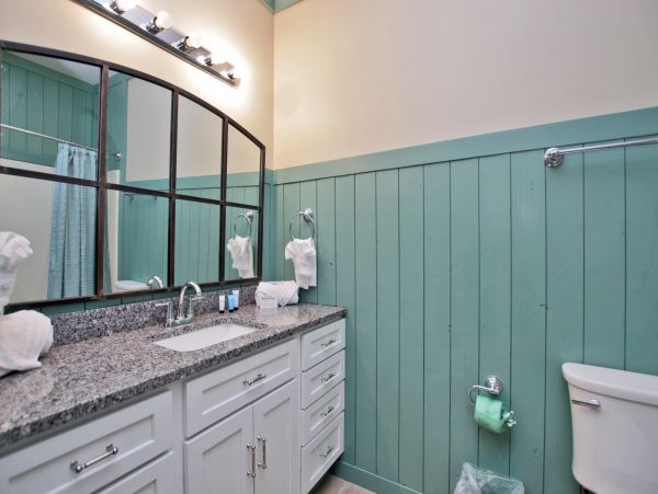 3 Bedroom Vacation Villa in Orange Beach with Communal Pool