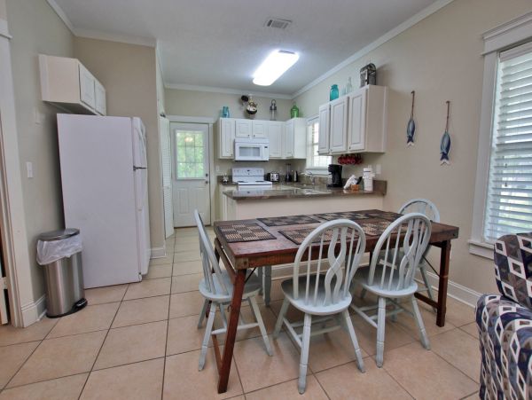 3 Bedroom Vacation Villa in Orange Beach with Communal Pool